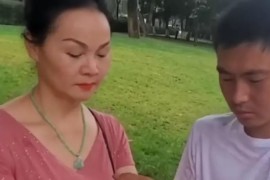 怎樣拍美女短視頻教程_如何利用水面拍攝美女倒影