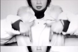 抖音手舞短視頻教程_一個(gè)人拍視頻怎么拍三胞胎