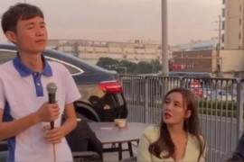 朋友圈發(fā)的抖音賺錢是真的嗎安全嗎嗎可信嗎_抖音里突然爆紅讓你很意外的網(wǎng)紅是誰