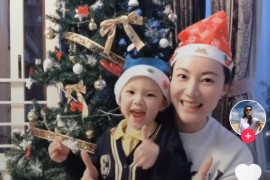 如何拍帽子短視頻教程_人怎么在開花的樹下拍攝