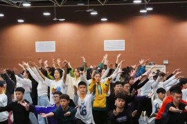 機(jī)器人舞蹈短視頻教程_6歲孩子學(xué)啥特長(zhǎng)課能開(kāi)動(dòng)腦筋