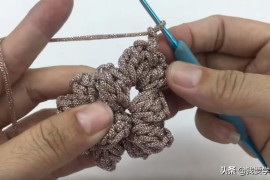 女包短視頻教程_泡芙花祖母方格包包編織教程