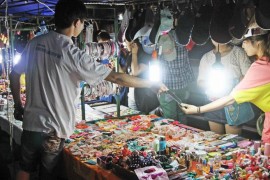 抖音賺錢(qián)到底是不是真的_下載抖音極速版送禮品靠譜嗎