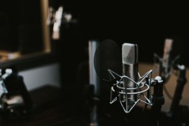 抖音特效配音玩法視頻（抖音里的特效配音對(duì)話怎么拍）