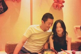 接吻的短視頻教程_張杰謝娜親吻視頻大床