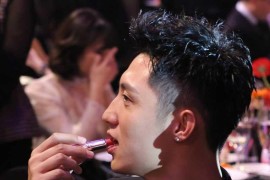 口紅咬短視頻教程_有什么要注意的嗎