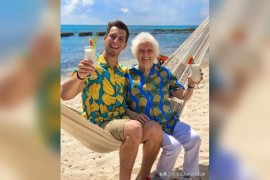 掛抖音賺錢是真的嗎還是假的_讓97歲的老奶奶直播給自己賺錢
