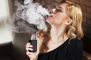 后面有個男的抱的抖音玩法（抖音一個女的抱著另一個女的） 后面有個男的抱的抖音玩法（抖音一個女的抱著另一個女的） 運營百科